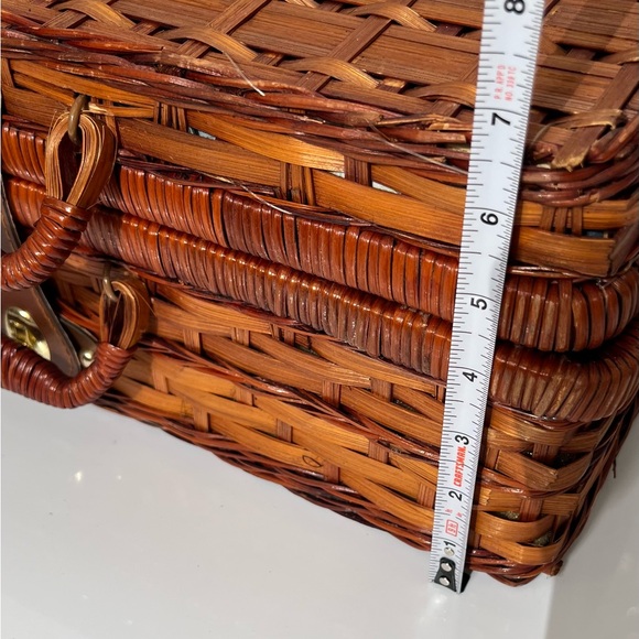 Vintage Linens and Things On the Beach Wicker Picnic Basket - Picture 14 of 16